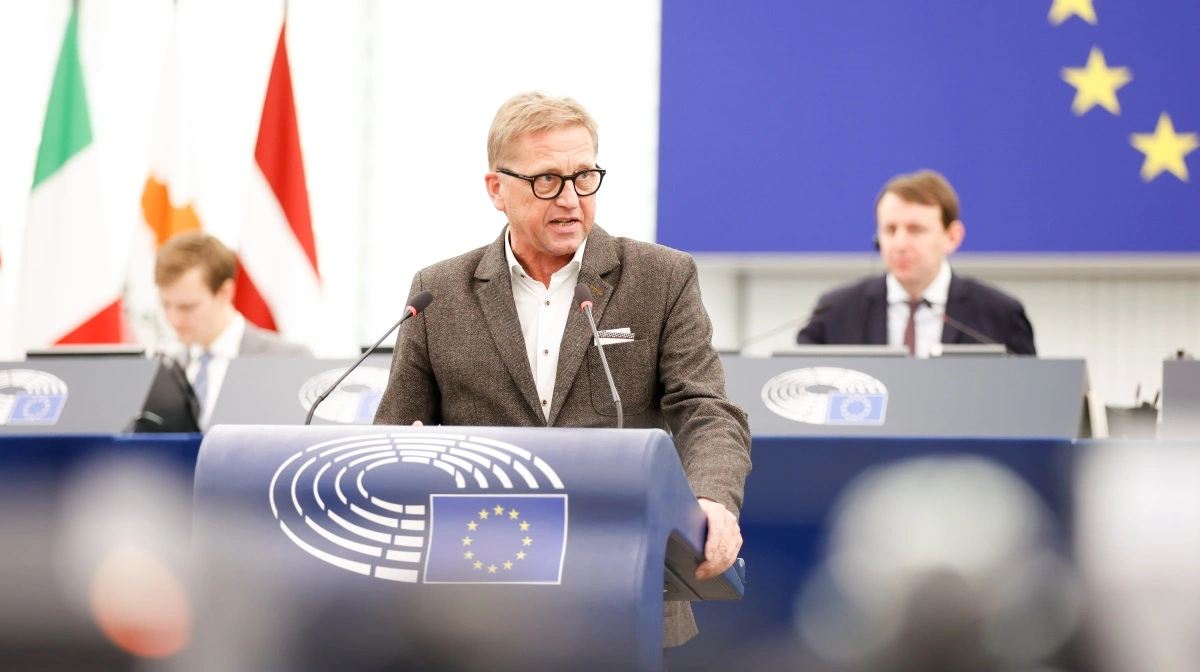 - Nu håber jeg bare, at det ekstra år giver os tid til, at vi kan få reguleret EUDR'en tilbage på en måde, så den kan lade sig gøre i praksis, siger Asger Christensen (V). Foto: Mathieu Cugnot, European Union