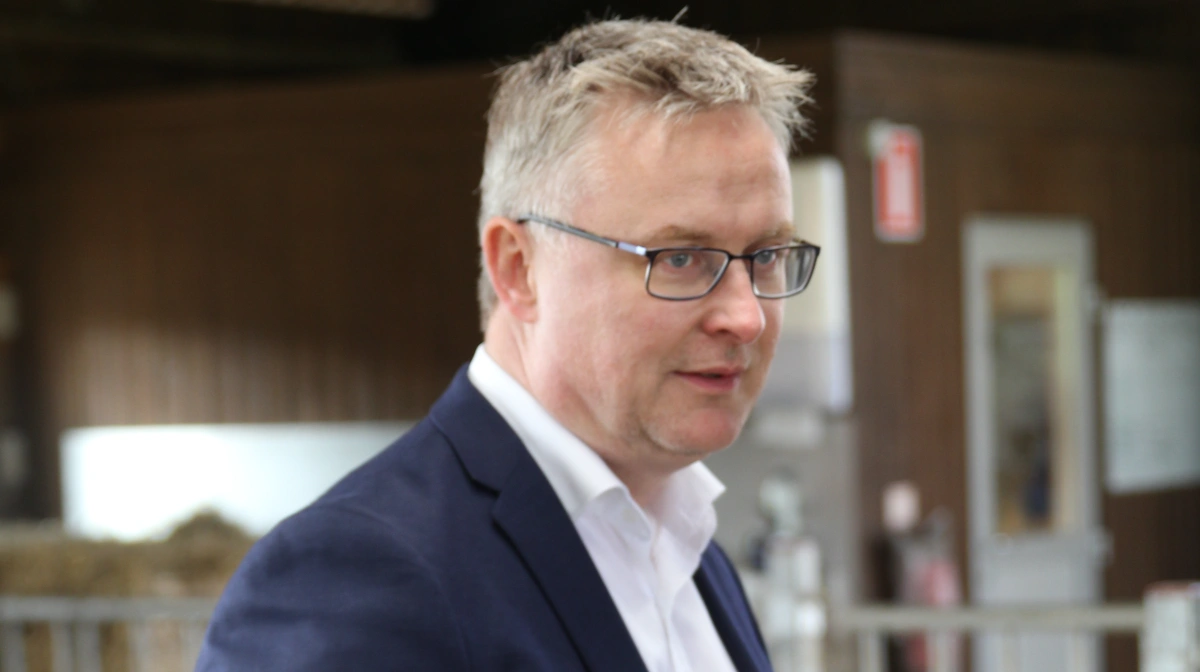 Fødevareminister Jacob Jensen lover hårdere straffe, hvis man ikke overholder dyrevelfærdslovgivningen. Endda op til seks års fængsel. Arkivfoto: Henriette Lemvig