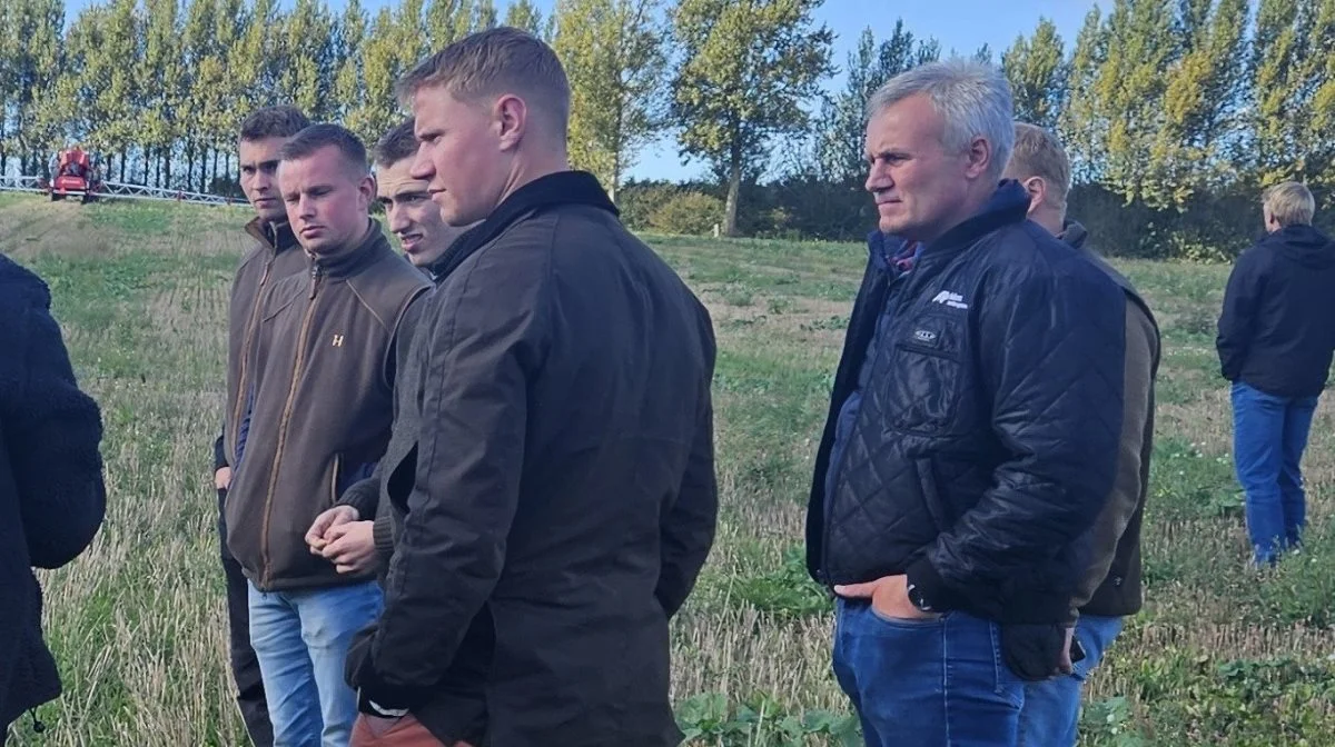 Underviser i planter og teknik på Dalum Landbrugsskole Anders S. Nielsen til højre i billedet påpeger, at mange af eleverne arbejder på større landbrug, hvor interessen for at implementere præcisionslandbrug er stor.