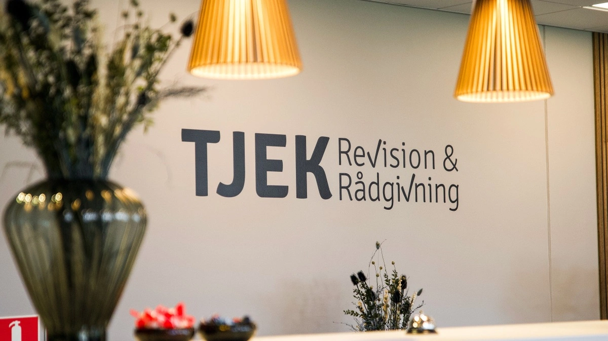 - Vi gør det her for at blive en del af noget større og for at stå stærkere i et marked, hvor compliance, regulering og teknologi fylder mere og mere, siger Tjeks adm. direktør, Anders Nybo Pedersen.