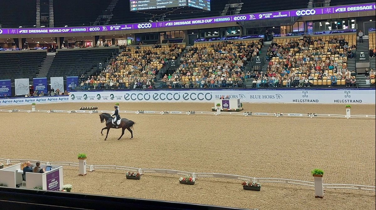 World Cup er et af de mest publikumsvenlige stævner, hvor rytterne rider tæt på tilskuerne, og hvor stemningen i Jyske Bank Boxen altid når nye højder. Arkivfoto: Camilla Bønløkke