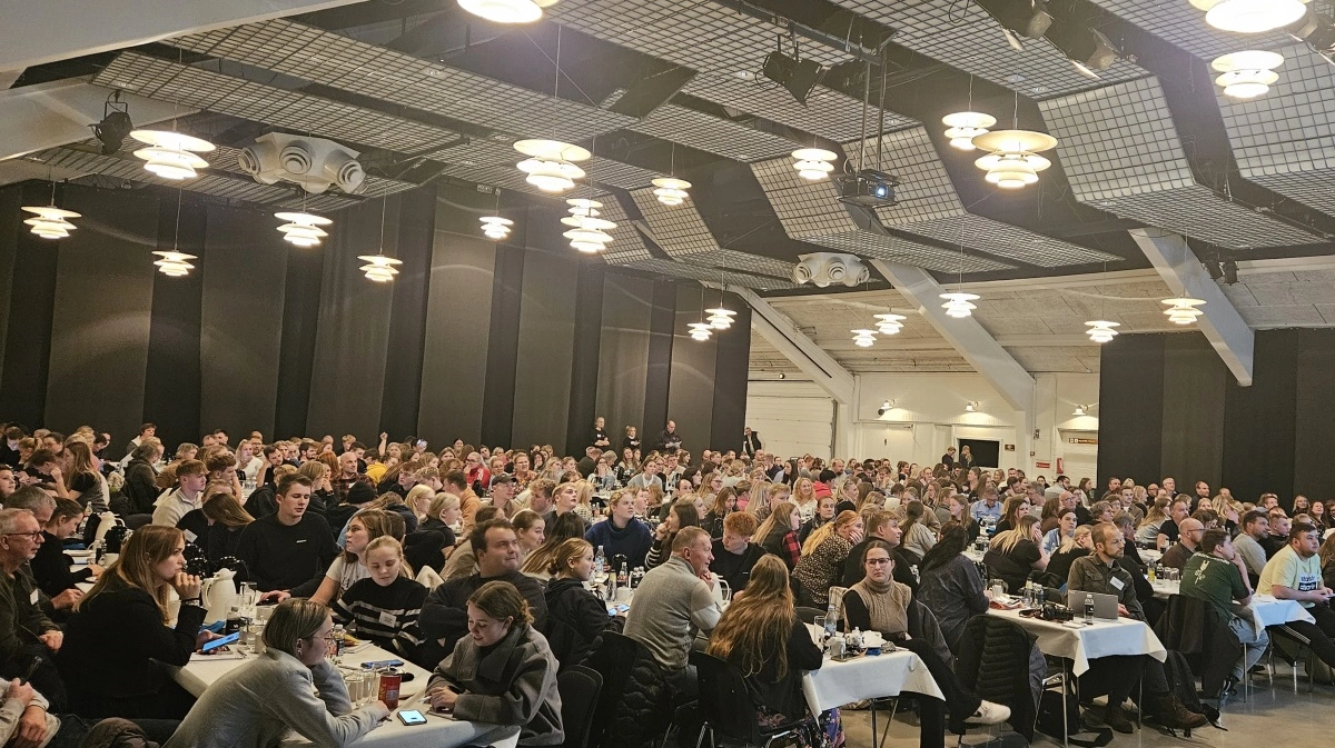 Kalvens dag 2024 tiltrak mange gæster. I år afholdes dagen den 12. november, og det er nu, at du kan sikre dig en plads. Arkivfoto: Line Brusgaard