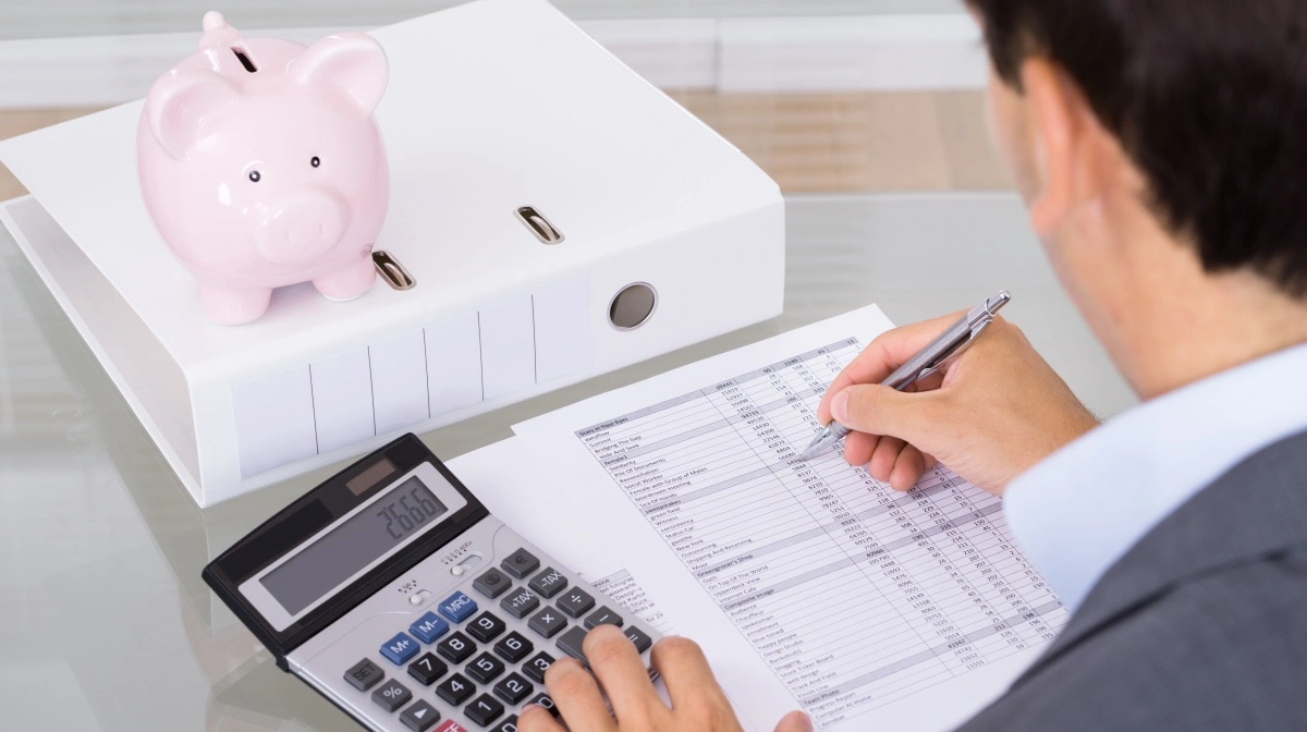 Danskerne har rekordstore opsparinger, men mange holder igen med forbruget og laver stramme budgetter af frygt for fremtiden. Arkivfoto