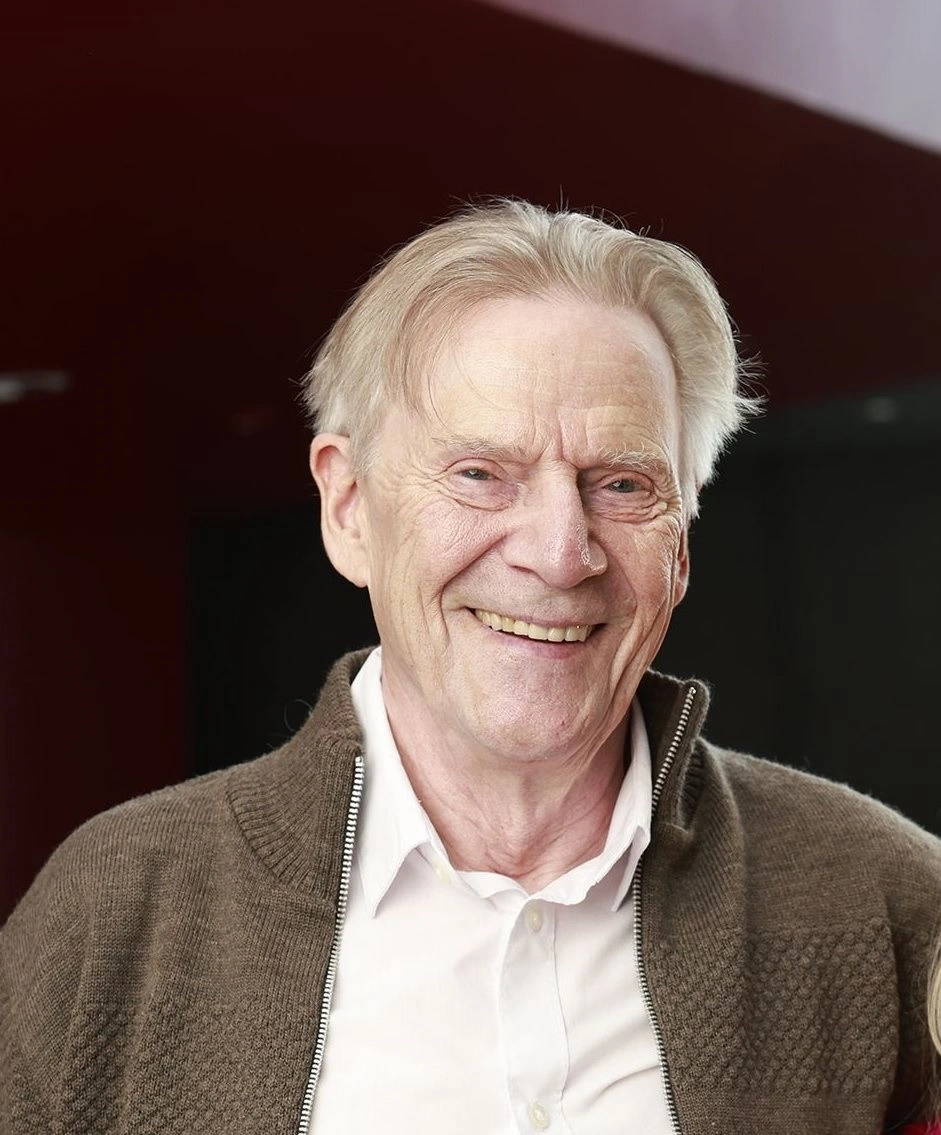 Den femdobbelte Bodil-vinder Jesper Christensen er med på holdet i dramadokumentaren Matadorerne II, som undersøger dansk erhvervshistorie via de to gennemgående karakterer A.P. Møller og Mærsk Mc-Kinney Møller. Foto: Asger Malm Møllsøe, DR