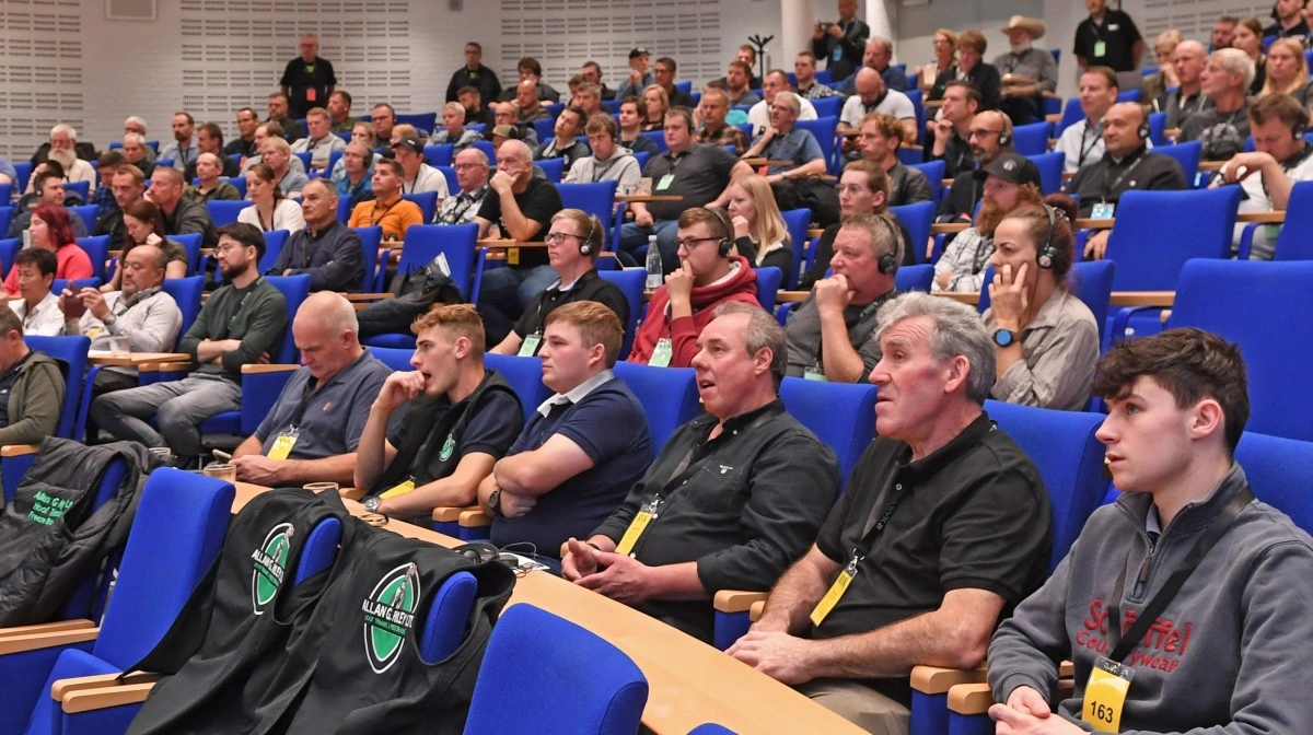 KVK Hydra Klov inviterer i weekenden til en stor international konference med fokus på køernes klove. Her foto fra konferencen i 2023, hvor interessen også var stor. Fotos: LLN Press