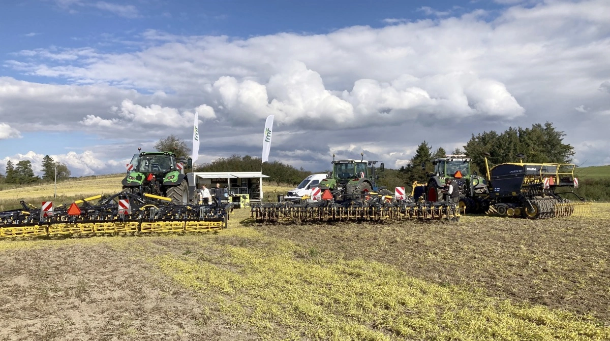 Et udpluk af Multiva-programmet blev vist frem ved en markdemonstration den 1. oktober ved Hvalsø, arrangeret af FMR Maskiner. Foto: Peter Nielsen, Multiva