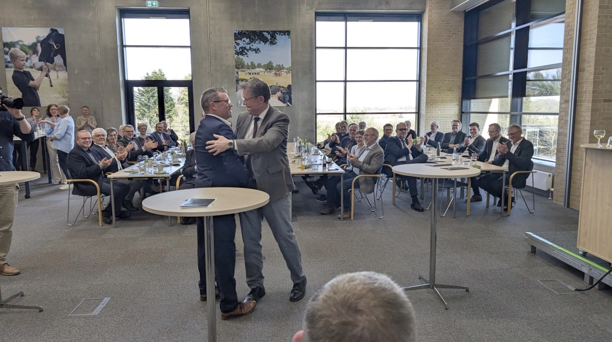 Trods hård tone i spildevandssagen ved Nyborg Fjord har borgmester Kenneth Muhs (V) et godt forhold til tidligere L&F Centrovice-formand Torben Povlsen (tv.), der har været med til trepartsaftalen ved Storebælt. Arkivfoto: Erik Hansen