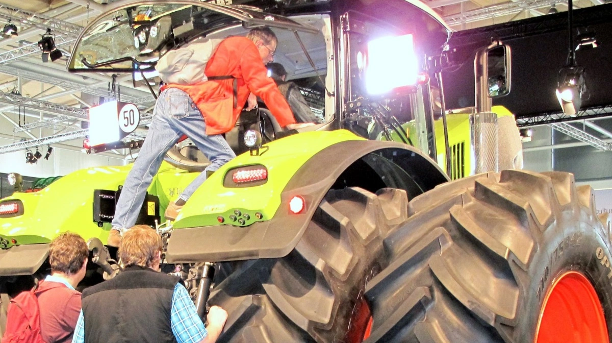 Traktorfabrikanterne fortsætter med at forfine de nye modeller. Og på Agritechnica 2025 til november bliver der igen rig mulighed for at nærstudere fremtidens traktorteknologi i hallerne i Hannover. Arkivfoto: Jacob Lund-Larsen