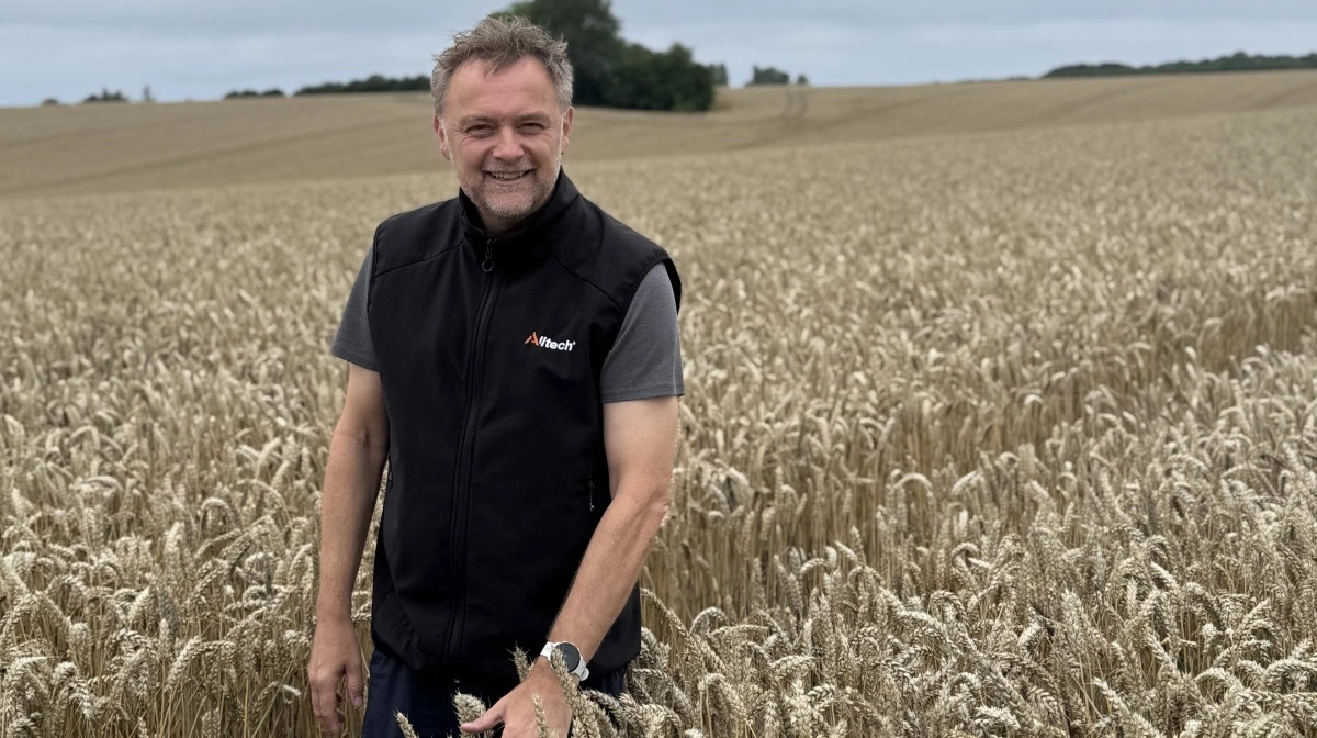 Per Lausten er Key Account Manager for Alltech i Danmark. Han er begejstret for, hvordan de ny produkter er effektive mod netop de toksiner, vi har udfordringer med i Danmark. Foto: Alltech