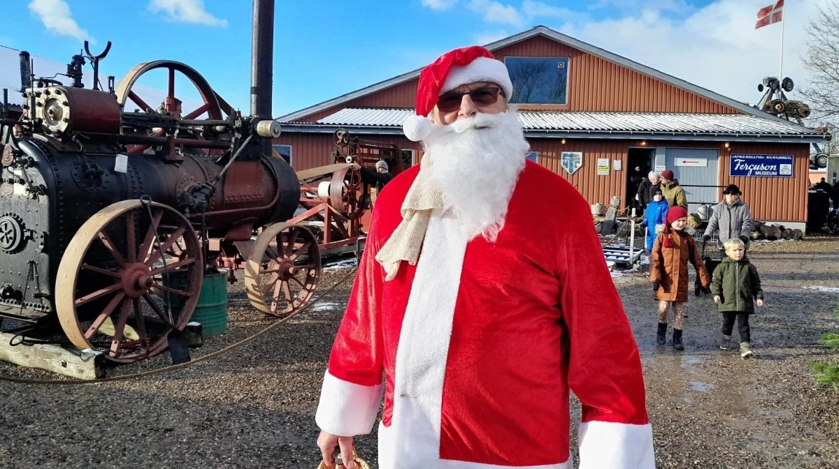 Børn og barnlige sjæle kan glæde sig til at møde julemanden, når Danmarks Ferguson Museum holder julemarked den 16. november. Privatfotos