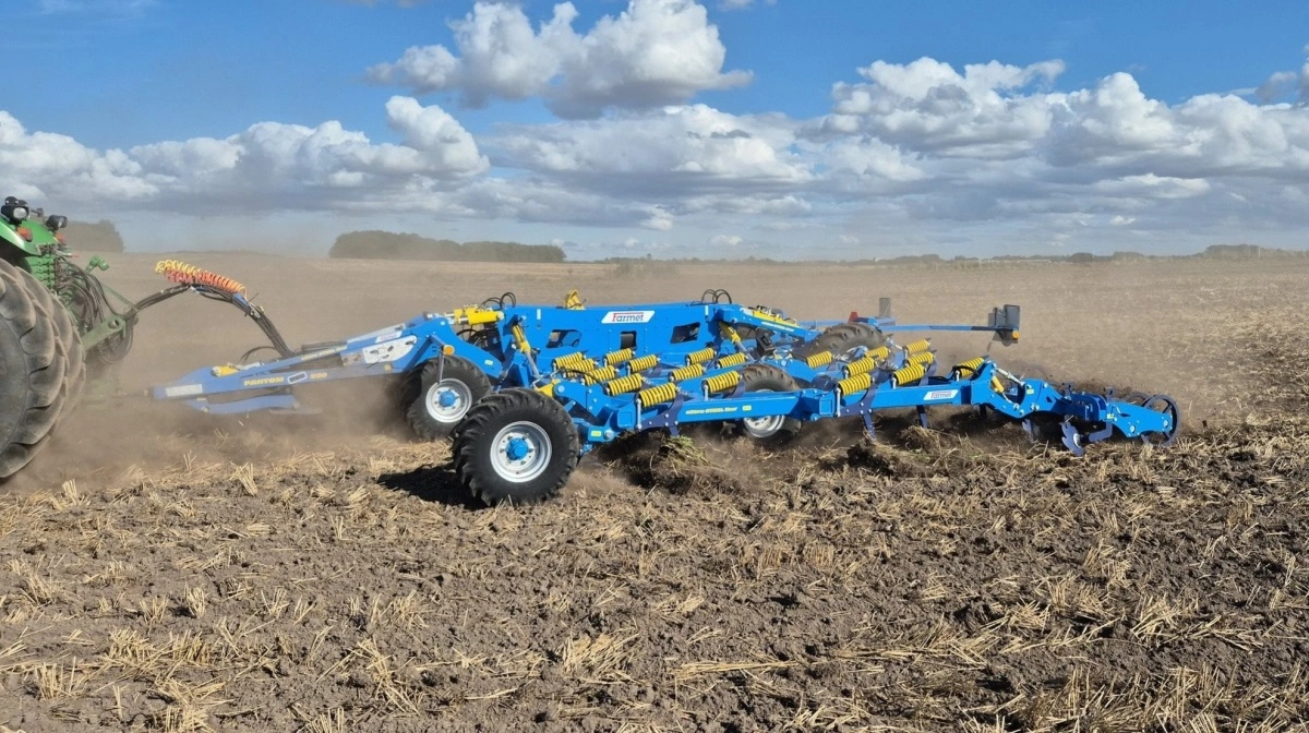 Farmet Fantom Pro 800-harven bliver også vist frem for første gang i Danmark til Farmet Field Day mandag ved Bjerringbro.