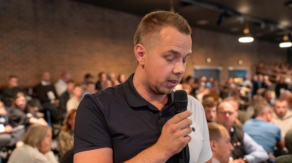 Griseproducent Danni Sørensen fra Frederikshavn kritiserer de omfattende 360-graders kontroller og efterlyser bedre rettigheder for landmænd. Foto: Alexander Dornwirth.