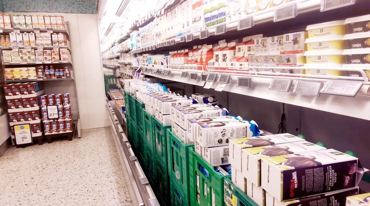 Prisfald på råvarebørserne slår kun langsomt – eller slet ikke – igennem på hylderne i danske supermarkeder, viser ny analyse. Arkivfoto