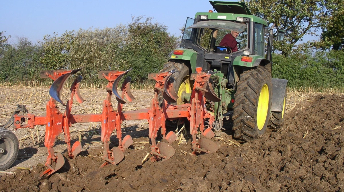 - Ved at lave en underoptimal afgrødesammensætning og en voldsom kvælstofregulering er vores bedste bud, at det koster et direkte tab på 2-5 milliarder kroner årligt i planteproduktionen, skriver Niels Hauge Mikkelsen i læserbrevet. Arkivfoto