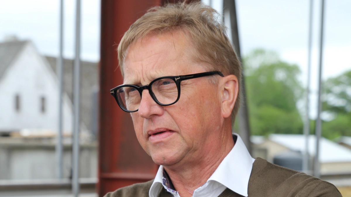 - Jeg fik morgenkaffen galt i halsen, lyder det fra Asger Christensen, medlem af Europa-Parlamentet for Venstre, da han læste radikale Zenia Stampes beskyldninger om en grådig og miljøsvinende dansk svineproduktion. - Lad os nu producere bæredygtigt og klimavenligt i Danmark i stedet for at presse produktionen til tredjelande uden samme krav og kontrol, opfordrer han. Arkivfoto: Henriette Lemvig