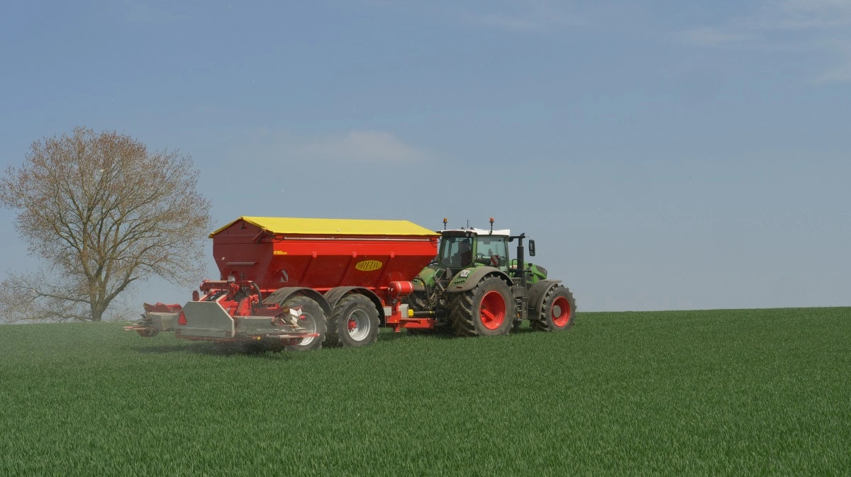 Bredal oplever øget efterspørgsel på store spredere som for eksempel flagskibet K165 med det foldbare XE-spredeværk, som spreder gødning i op til 48 meter. Foto: Bredal 