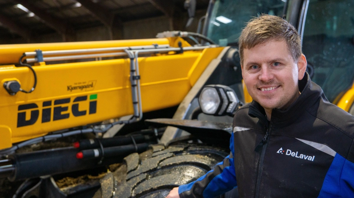 37-årige Rasmus Nielsen er glad for sit køb af Dieci Agri Pivot T90, der løser mange opgaver på hans bedrift. Fotos: Søren Nørgaard