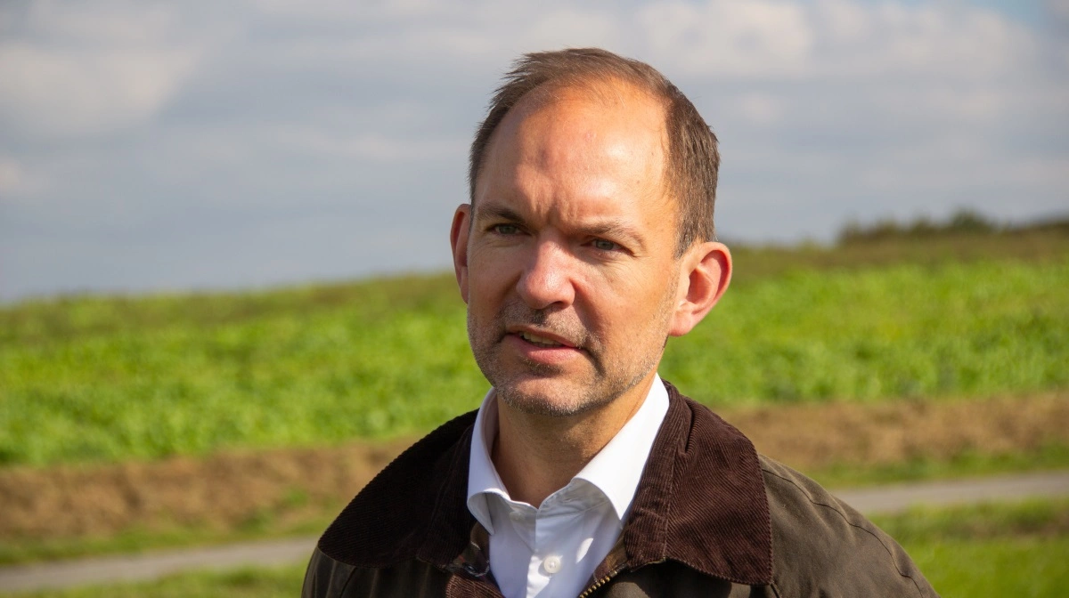 Ifølge minister for grøn trepart, Jeppe Bruus, har eksisterende støtteordninger, som anvendes af treparten, det nødvendige godkendelsesgrundlag fra EU. Hen henviser blandt andet til den nye skovrejsningsordning, som skal omlægge cirka 250.000 hektar landbrugsjord til skov i de kommende tyve år. Indtil videre har EU dog kun godkendt ordningen indtil udgangen af 2030. Arkivfoto: Morten Ipsen