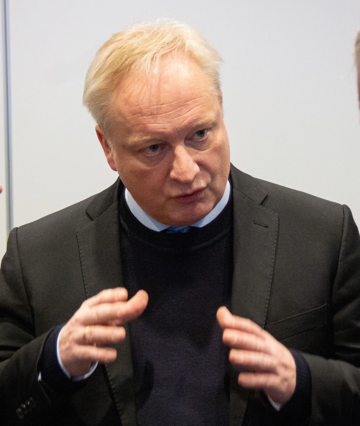 - Kræv en garanti eller hold jer fra det. Det er det sikreste, siger advokat Hans Sønderby Christensen henvendt til landmænd, der overveje at tiltræde en ordning under den grønne trepart. Argumentet er, at hvis der ikke er sikkerhed for, at ordningen er godkendt af EU-Kommissionen, så kan kompensationerne blive krævet betalt tilbage - uden at man får sine rettigheder over jorden igen. Arkivfoto