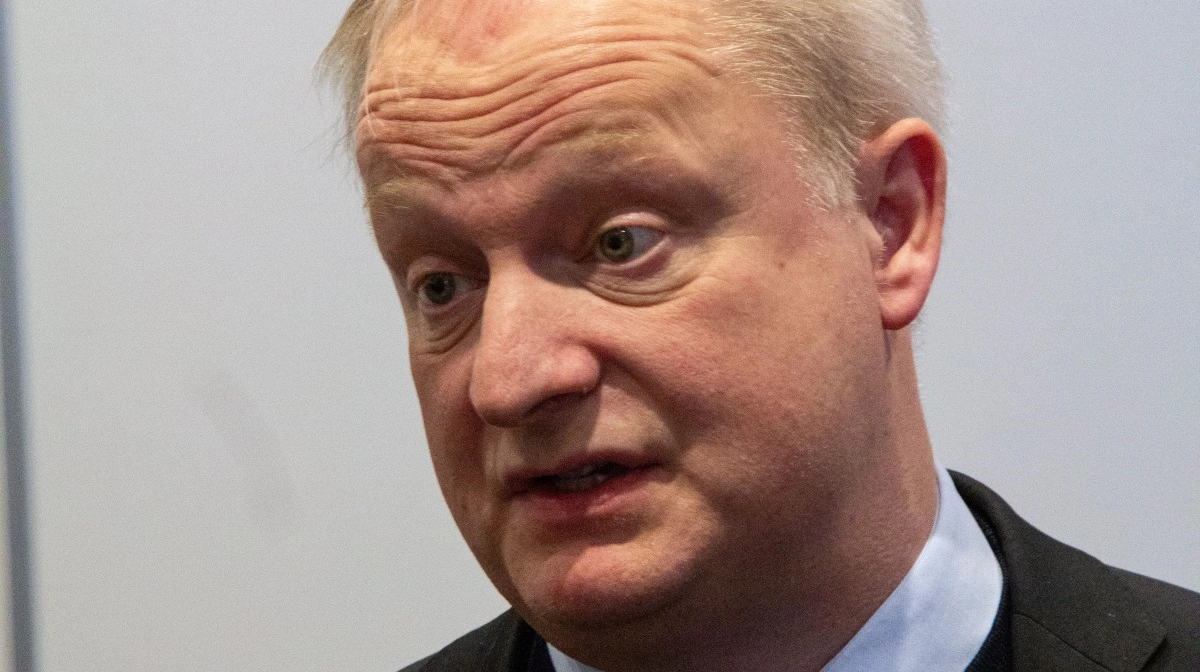 - Kræv en garanti eller hold jer fra det, siger advokat Hans Sønderby Christensen henvendt til landmænd, der overvejer at tiltræde ordninger under den grønne trepart. Argumentet er, at hvis der ikke er sikkerhed for, at ordningen er godkendt af EU-Kommissionen, så kan kompensationerne blive krævet betalt tilbage - uden at man får sine rettigheder over jorden igen. Arkivfoto