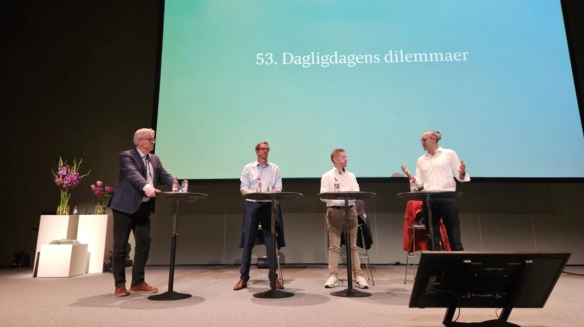 De tre svineproducenter David Hørlyck Nielsen, Kristoffer Hald og Robert Lynge Andersen reflekterede og svarede på dilemmaer i branchen under årets grisekongres i Herning. Fotos: Camilla Bønløkke 