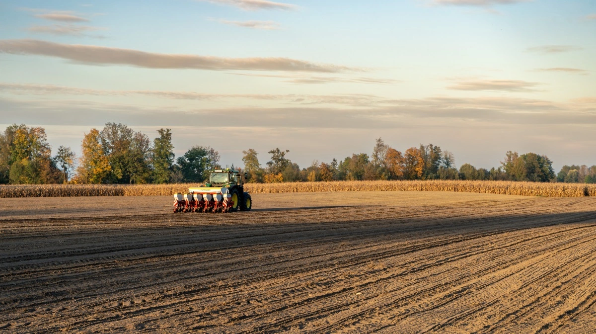 PURO H 3000 er en ny enkornssåmaskine fra Pöttinger, der netop nu vises på Agritechnica-udstillingen som prototype. Maskinen har seks rækker, 75 cm rækkeafstand og kan udstyres med gødningsudstyr og dobbeltskiveskær. Pressefoto