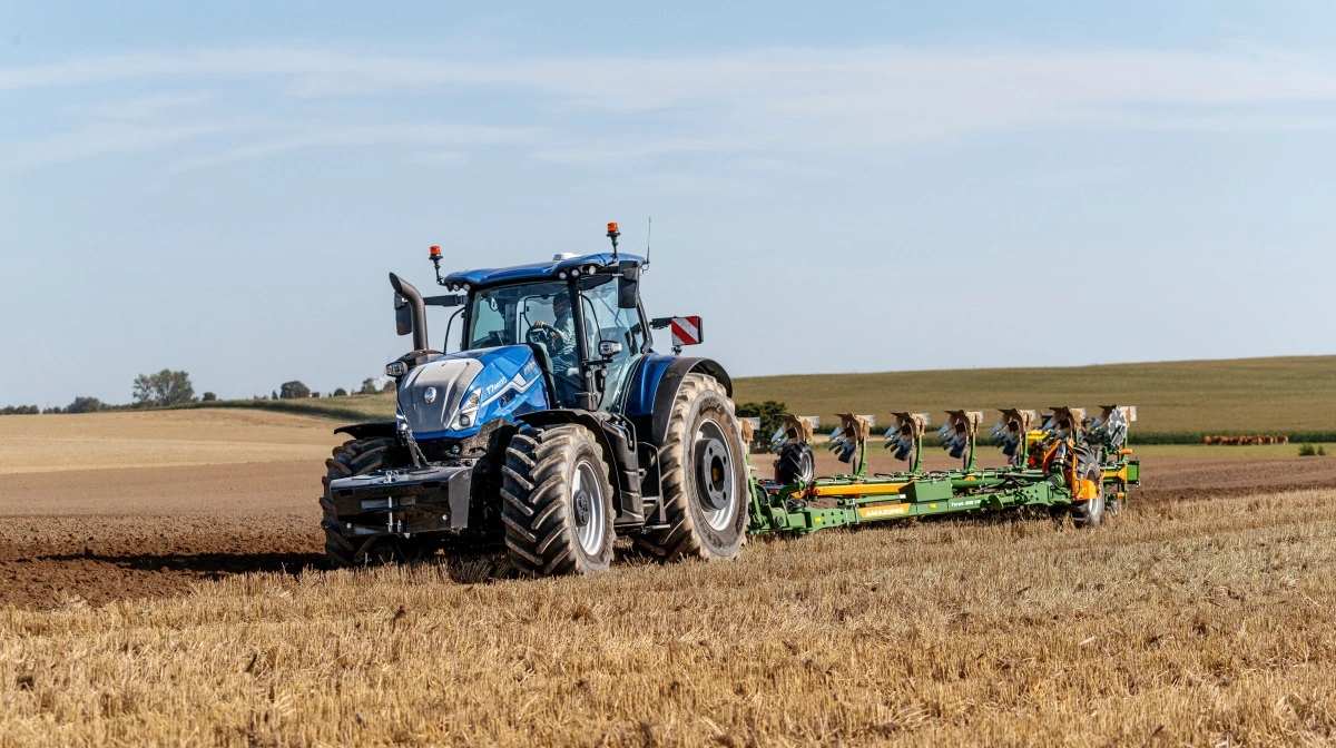 T7 XD løfter knap 12 tons bagpå og 6.100 kg i frontliften. 