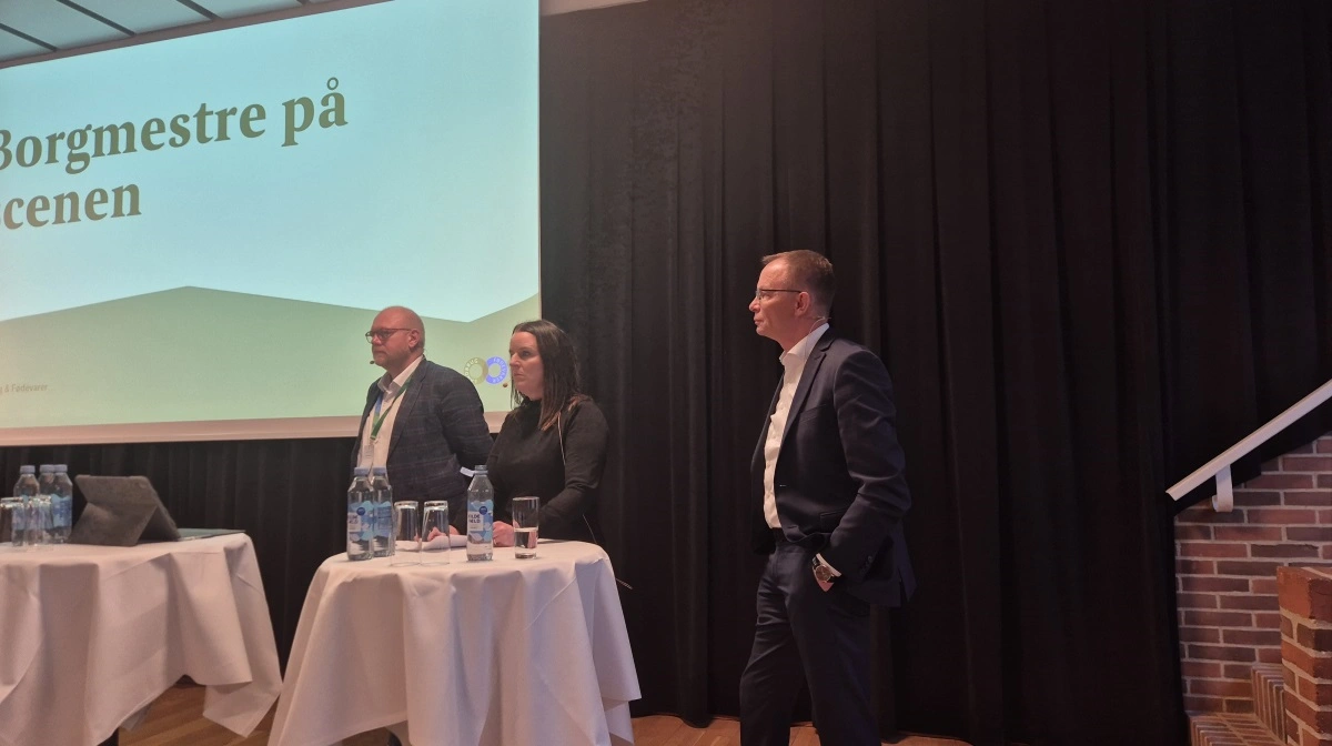 Der blev udtrykt bekymring for fremtiden for landbruget af både Marianne Bredal og  Niels Jørgen Pedersen (til højre) under torsdagens session om arealomlægning ved L&F's delegeretmøde. Her ses de to sammen med Vardes afgående borgmester Mads Sørensen. Fotos: Henning K. Andersen