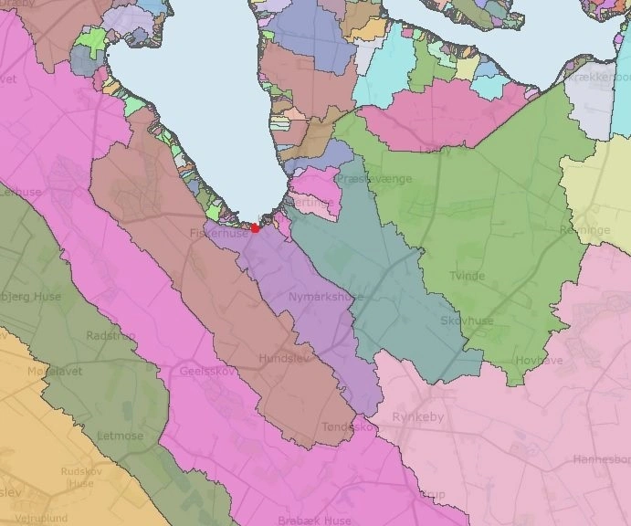 Drænvand til Kertinge Nor fra agerlandet kommer blandt andet fra et landbrugsareal, der strækker sig over 1.088 hektar. Vandprøven, som Jørgen Friis tog i september, er foretaget ved den røde prik. Illustration: Hedeselskabet
