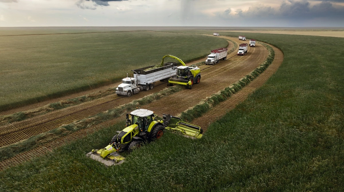 Den nye Claas Jaguar 1200 satte verdensrekord i helsædssnitning med 4.096 tons på 12 timer. Rekorden omfattede også en Disco 9700 RC Auto Swather og en Xerion 12.590 Trac på siloen. Guinness-rekorden blev sat på en mark ved Dalhart, Texas, med et brændstofforbrug på blot 0,49 liter pr. ton. Pressefoto