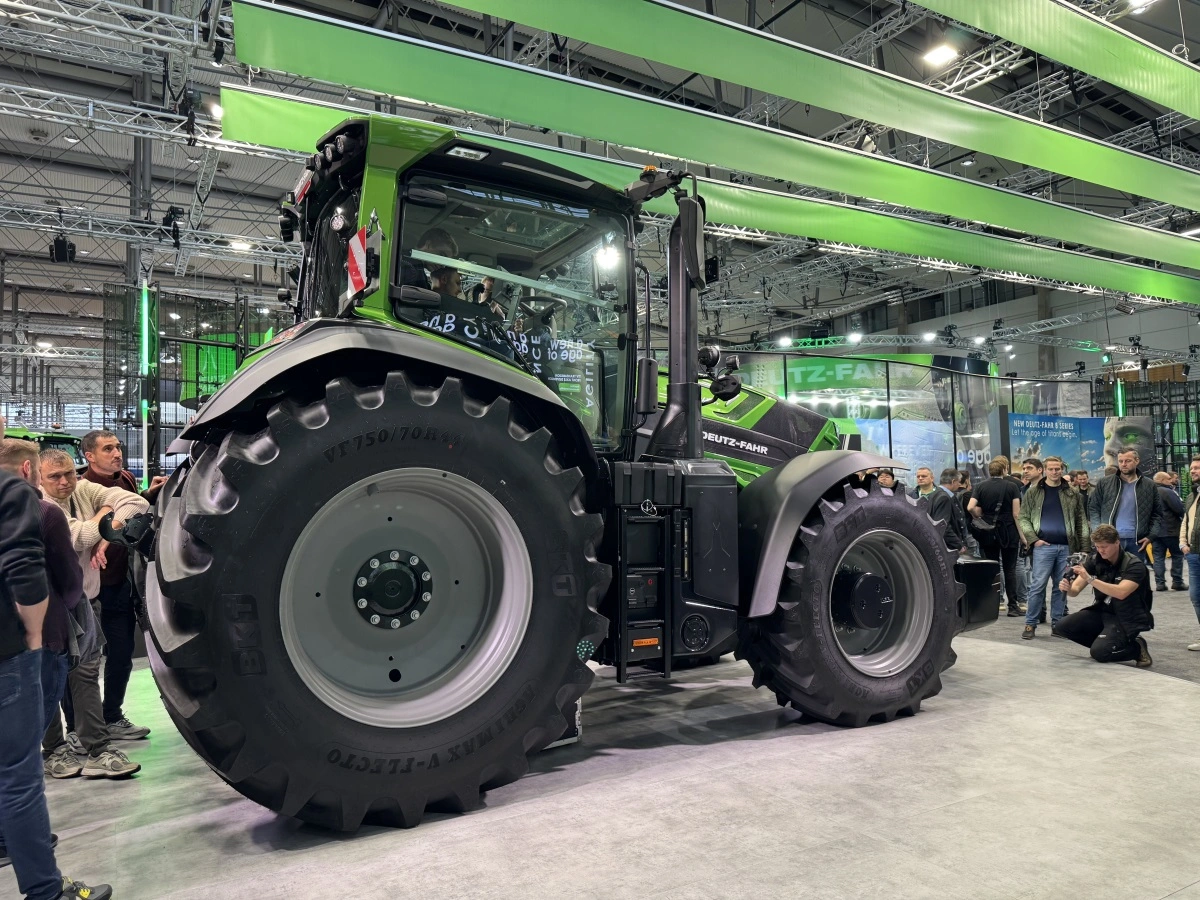 Den nye Sigma Vision-kabine er 30 procent større end kabinen på den nuværende 8-serie. 