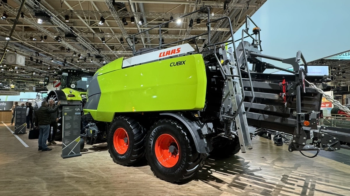 Claas Cubix er tildelt guldmedalje ved Agritechnica 2025 for sit banebrydende presserkoncept. Med AI-styret pressekontrol, ny dobbelt¬slynge-knude og revolutionerende drivlinje sætter Cubix nye standarder for kapacitet, præcision og bæredygtighed i storballepressere. Foto: Per Jørgensen