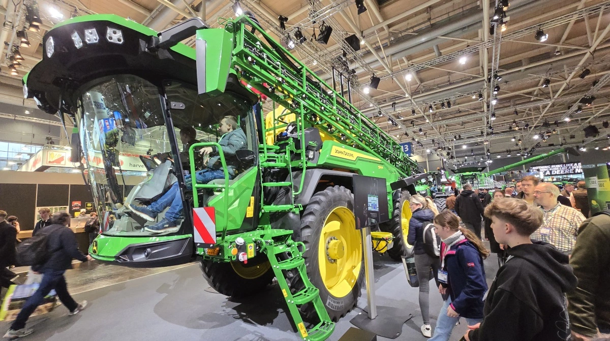 Den nyudviklede marksprøjte med en ny komfort-kabine og forbedret præcisionssprøjtning.