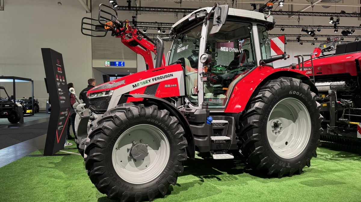 Massey Ferguson 5S med den Dyna-VT-gearkassen står klar på Agritechnica. Foto: Kasper Stougård 