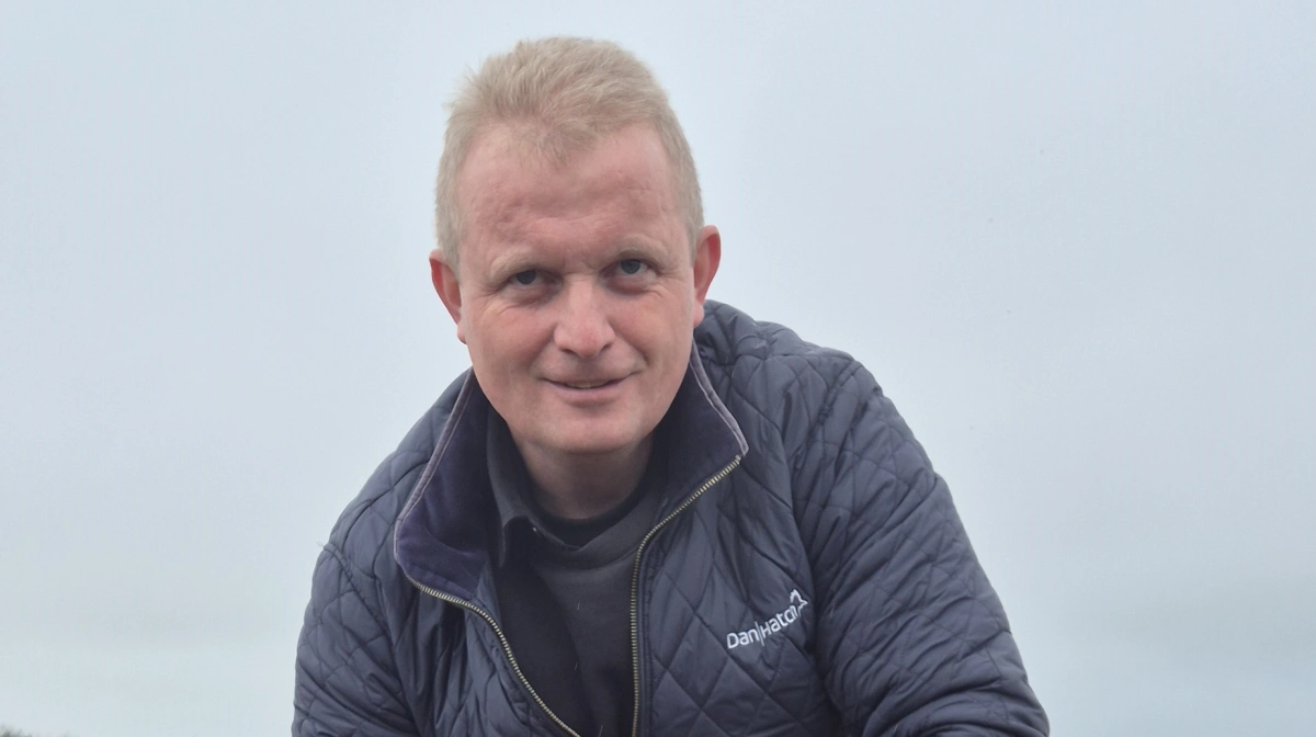 Der er uro i kartoffelmarkedet. - Hvis vi skal give måske 350 kroner pr. ton leveringsret i Karup. Og samtidig tror jeg slet ikke, jeg kan sælge mine rettigheder i AKV. Det hænger ikke sammen, siger Jens Hovalt Bertelsen.