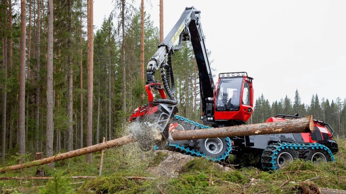 Komatsu 931XC demonstrerer, hvordan ottehjuls affjedring, Smart Crane-styring og lavt marktryk går hånd i hånd. Maskinen kan opleves live ved Helms TMT-Centrets demodage i november og december. Pressefoto
