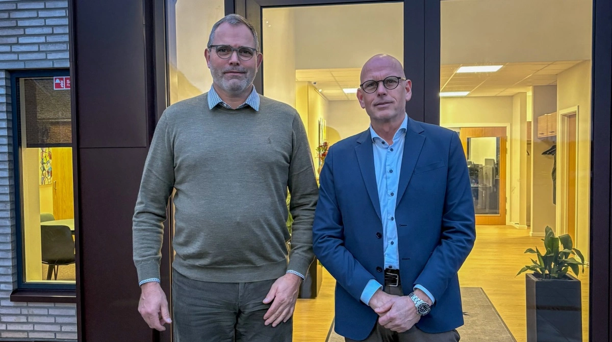 - Vi ser FødevareDanmark som en konstruktiv og fagligt stærk aktør, der kan samle branchen, siger Leo Grønvall (tv), adm. direktør i DanePork. Det er FødevareDanmarks direktør, Leif Wilson Laustsen, til højre. Foto: FødevareDanmark