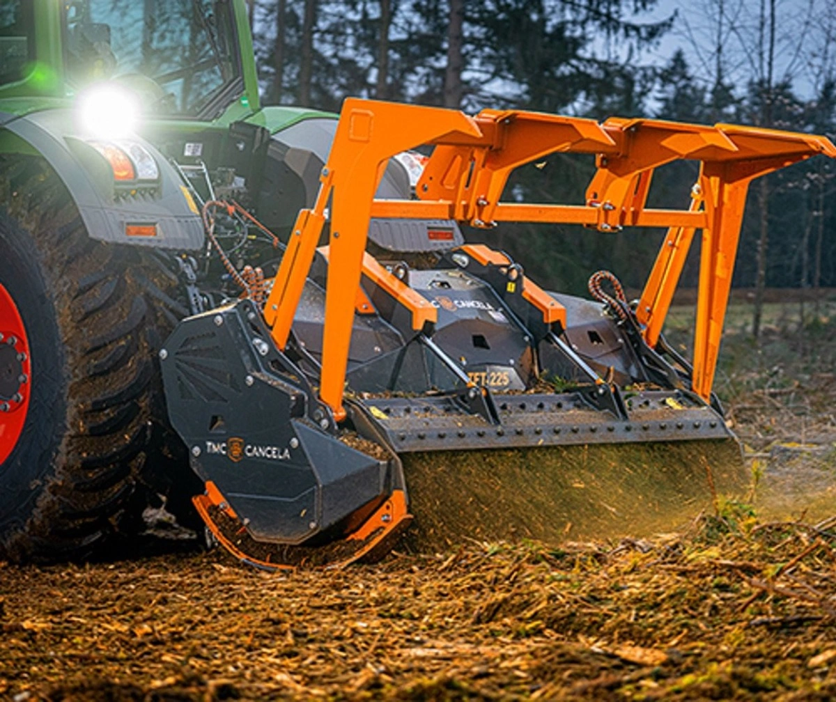 TMC Cancela tilbyder et program af slåmaskiner til landbruget.