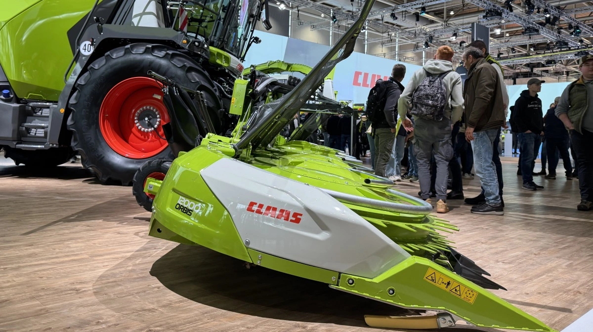 Claas Orbis 12000 er ét eksempel på en tendens - majsbordene har taget endnu et hop i arbejdsbredden. Foto: Kasper Stougård 