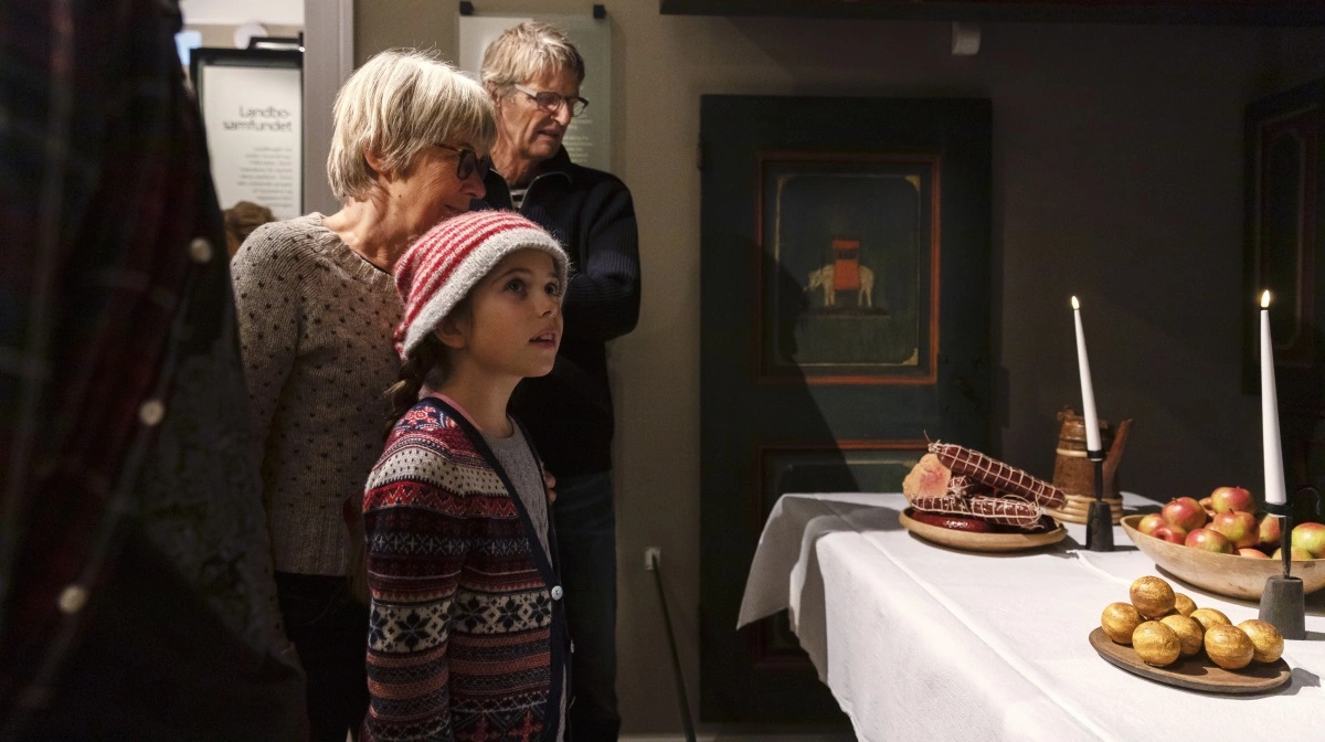 I Nationalmuseets nye juleudstilling besøger du fire historiske juleaftener og får et bud på, hvad der skulle til for, at det var en rigtig jul dengang. Fotos: Nationalmuseet