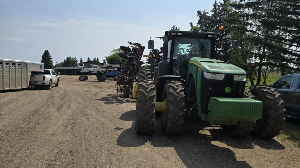 Der dyrkes 1.200 hektar primært med korn.