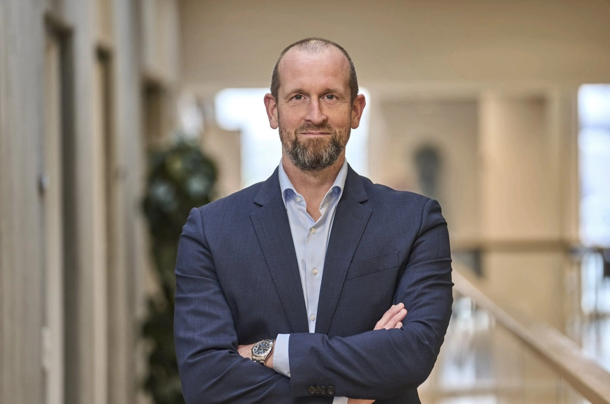 Ifølge advokat og ejerpartner hos HjulmandKaptain, Søren Nørgaard Sørensen, er budskabet klart: Jo tidligere du begynder planlægningen af et salg eller generationsskifte, desto bedre resultat og ro i processen.