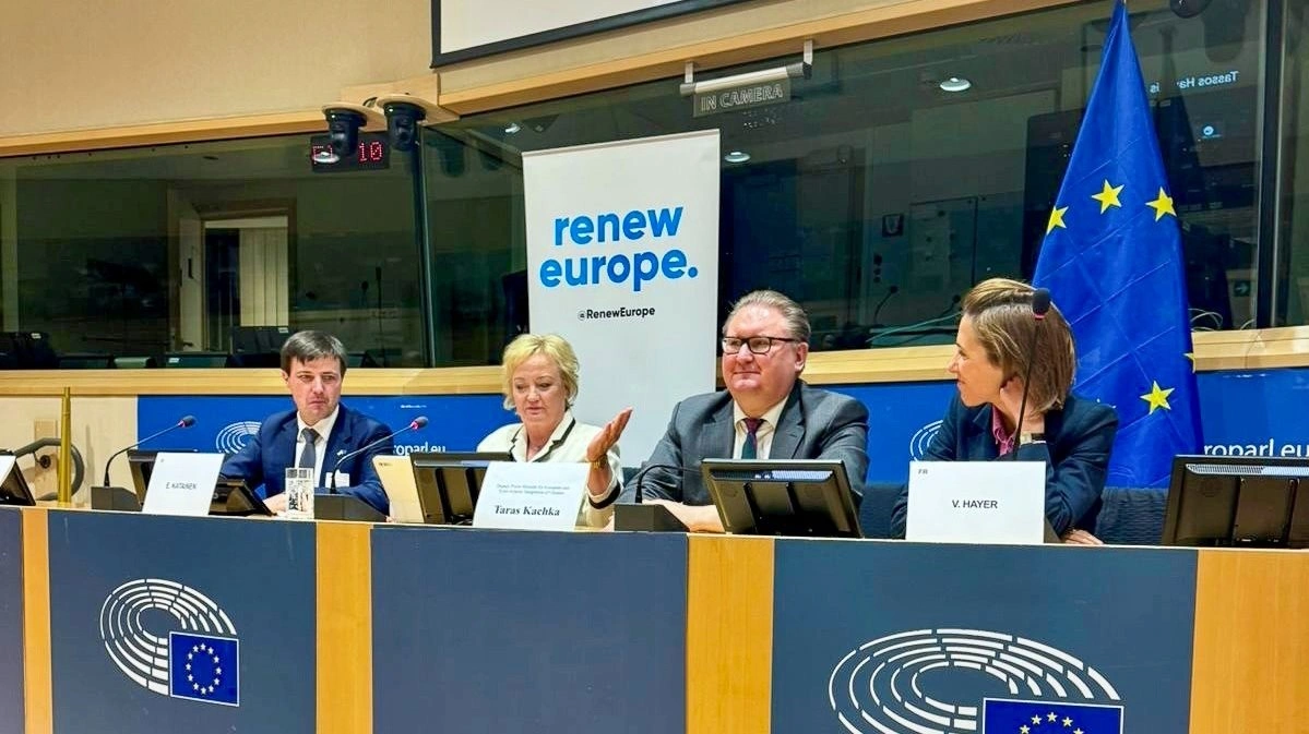 Under høringen i Europa-Parlamentet fremhævede Ukraines vicepremierminister Taras Kachka (nr. 2 fra højre), at et tættere samarbejde kræver en realistisk og langsigtet integrationsproces. Foto: UAC