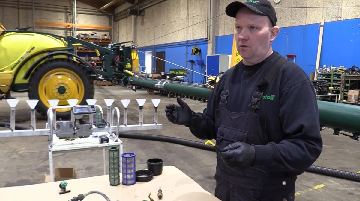 Manglende rengøring af filtre er en af de hyppigste fejl ved syn af marksprøjter, lød det på temadagen. Arkivfoto 