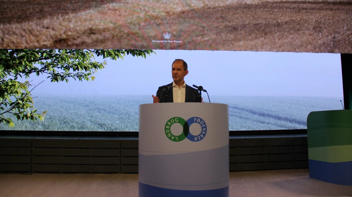 Der var skarp kritik af en hård kvælstofregulering på Landbrug & Fødevarers delegeretmøde, hvor trepartsminister Jeppe Bruus (S) var blandt talerne. Nu tyder det på, at regeringen til en vis grad kommer landbruget i møde i forbindelse med forhandlingerne om den kommende kvælstofregulering. Arkivfoto: Henning K. Andersen