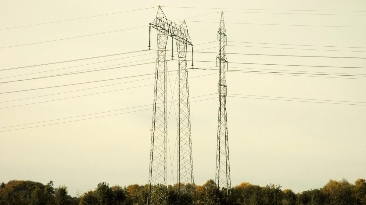 Betragter Danmarks Naturfredningsforening - som de gjorde for få år siden - ikke længere luftledninger og højspændingsmaster som et overgreb uden sidestykke i dansk historieskrivning? spørger Lene Christensen i sit debatindlæg. Arkivfoto