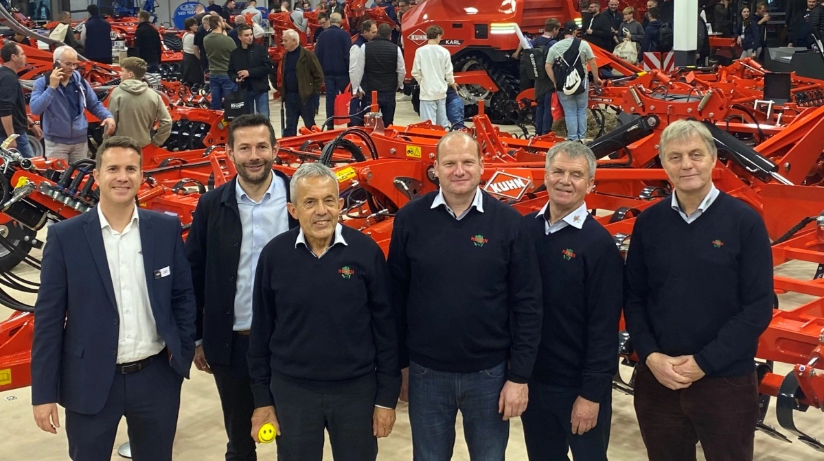 Der blev også plads til et eksemplar af den nye Kuhn Prolander 9000 i Hedens indkøbskurv. 