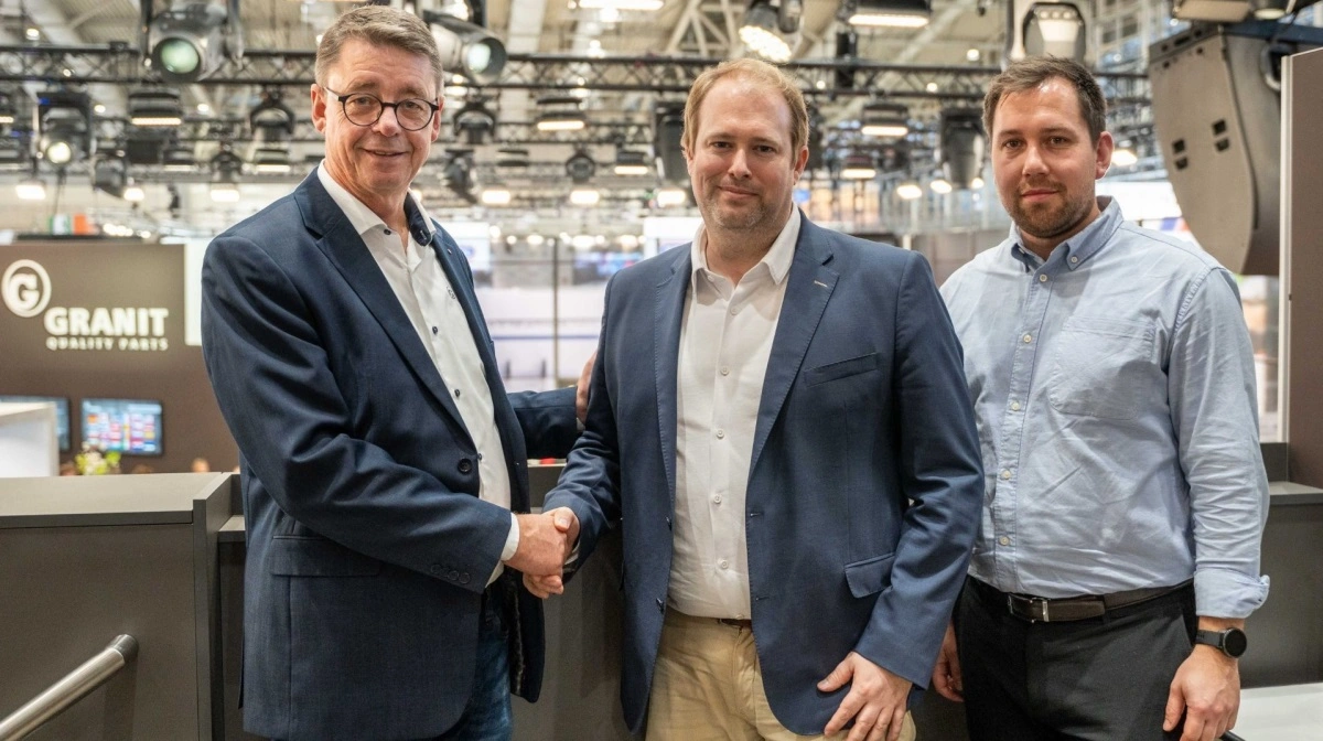 Fra venstre ses: Johnny Gram, adm. direktør i Granit Parts Scandinavia, Jesper Riber Nielsen, Director for Crops i Seges Innovations og konsulent Mads Lunde Haugaard, Seges Innovation. Foto: Granit Parts.