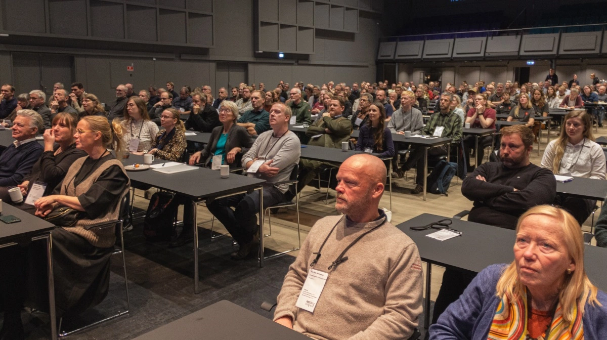 Branchens aktører skal blive langt bedre til at formidle forskningsbaseret viden om økologiens effekter – både til forbrugere og politikere, lød budskabet til de over 500 deltagere. Fotos: Morten Ipsen