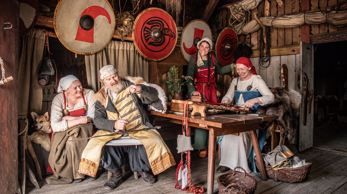 Der kan opleves traditionelt håndværk i Bork Vikingehavn. Fotos: Bork Vikingehavn